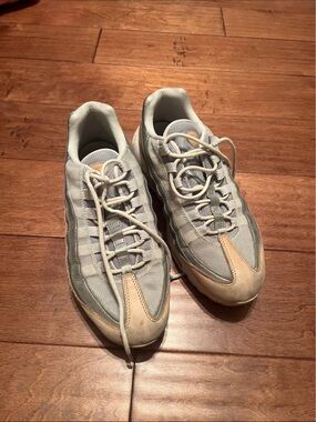 Nike Women's Athletic Sneakers in Light Gray and Cream